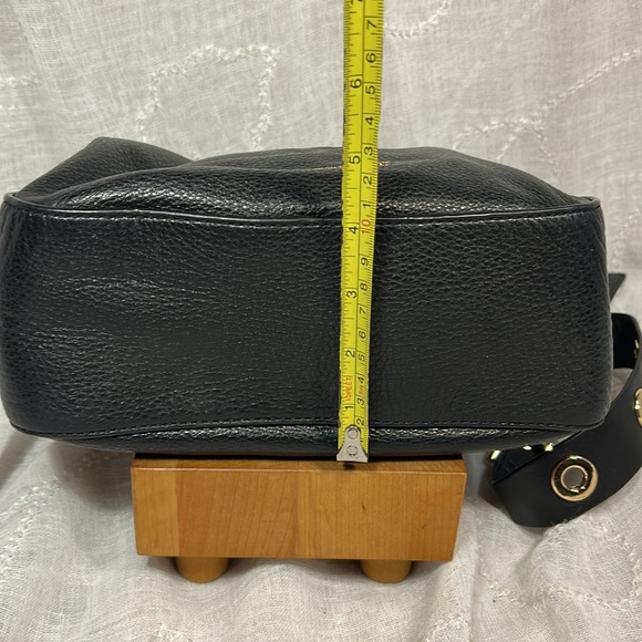 Michael Michael Kors pebbled leather with gold hardware crossbody shoulder bag - Picture 5 of 16